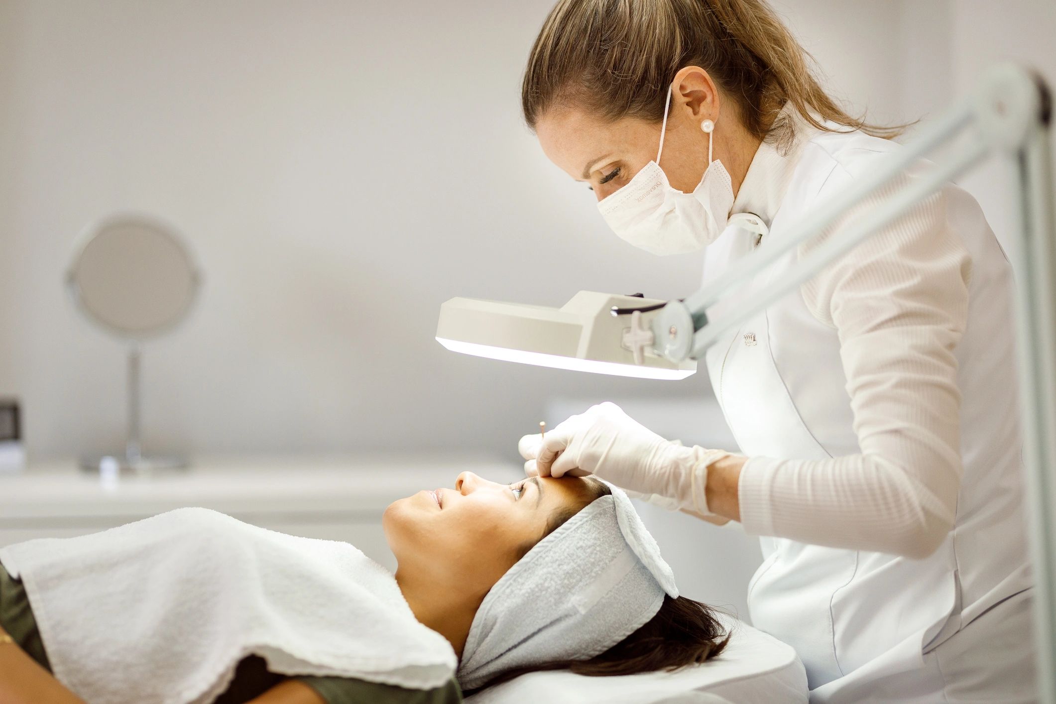 Cosmetic injection treatment in a boutique setting